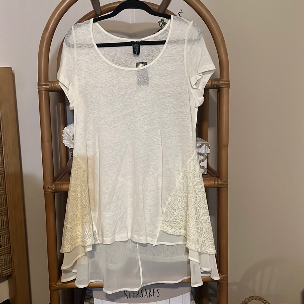 TORRID New with tag Ivory swing top